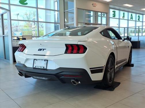Oxford White Clearcoat 2025 Ford Mustang GT Premium