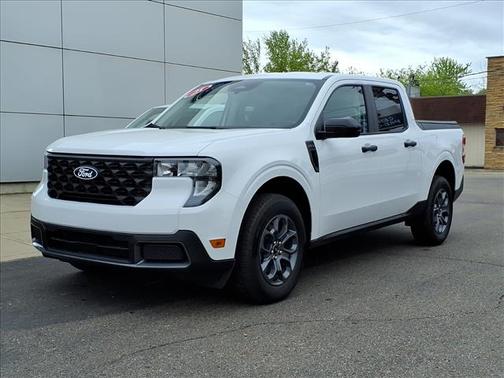 Oxford White 2025 Ford Maverick XLT
