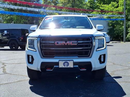 White 2022 GMC Yukon XL AT4