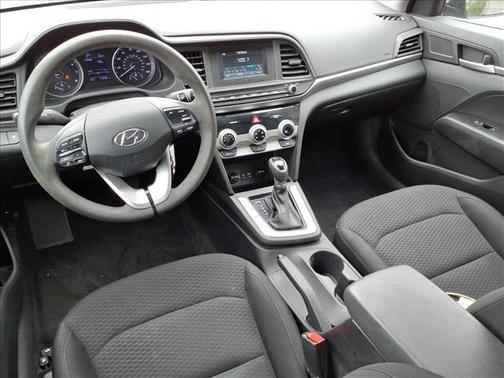 Black 2019 Hyundai ELANTRA SE