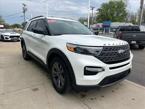 White 2021 Ford Explorer XLT