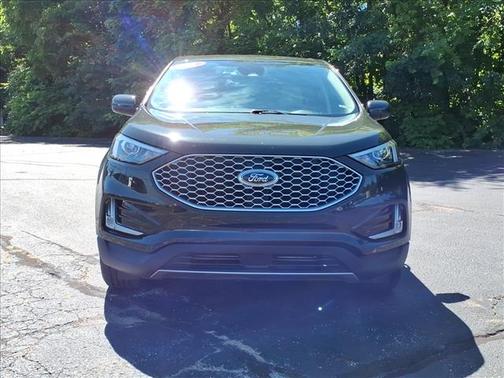 Green 2024 Ford Edge SEL