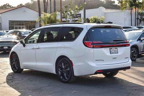 2025 Chrysler Pacifica Limited