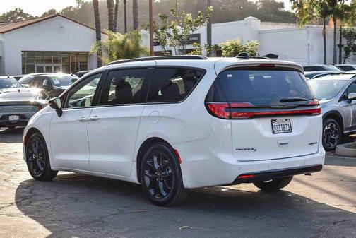 2025 Chrysler Pacifica Limited