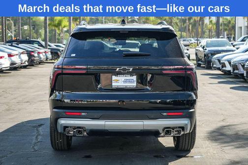 Mosaic Black Metallic 2026 Chevrolet Traverse LT