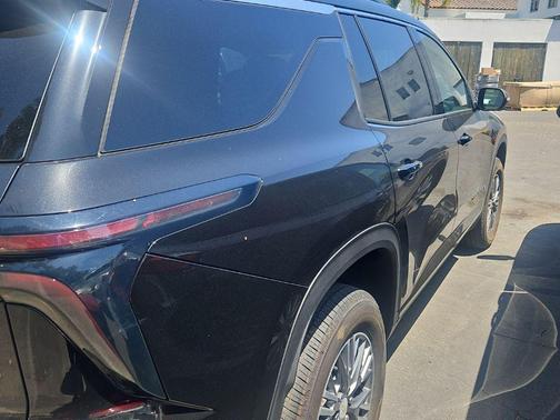 Mosaic Black Metallic 2025 Chevrolet Traverse LT