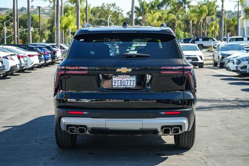 Mosaic Black Metallic 2025 Chevrolet Traverse LT