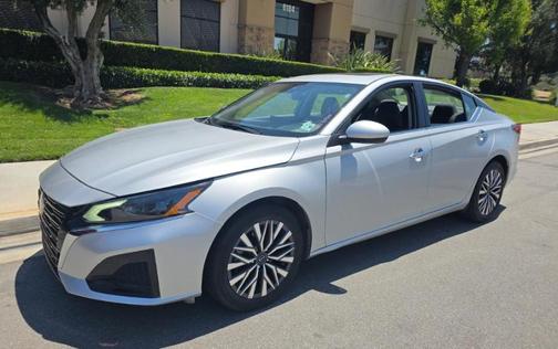 Brilliant Silver Metallic 2024 Nissan Altima 2.5 SV