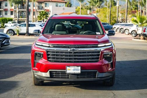 Radiant Red Tintcoat 2026 Chevrolet Traverse LT