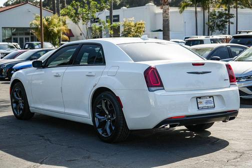 Bright White Clearcoat 2021 Chrysler 300 Touring
