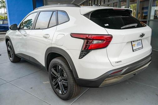 Summit White 2026 Chevrolet Trax FWD ACTIV