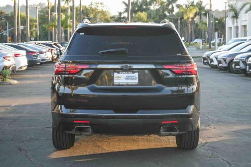 Mosaic Black Metallic 2022 Chevrolet Traverse Premier