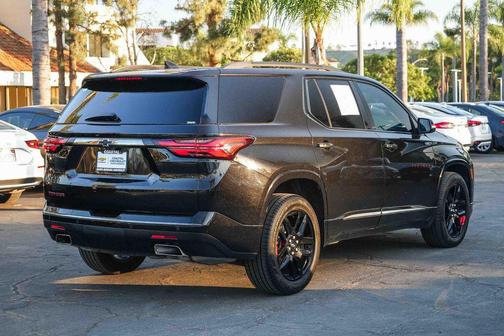 Mosaic Black Metallic 2022 Chevrolet Traverse Premier