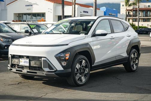 Atlas White 2025 Hyundai KONA SEL