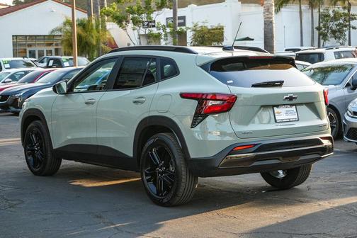 Cacti Green 2026 Chevrolet Trax FWD ACTIV