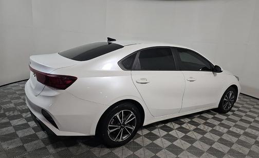 Snow White Pearl 2024 Kia Forte LXS