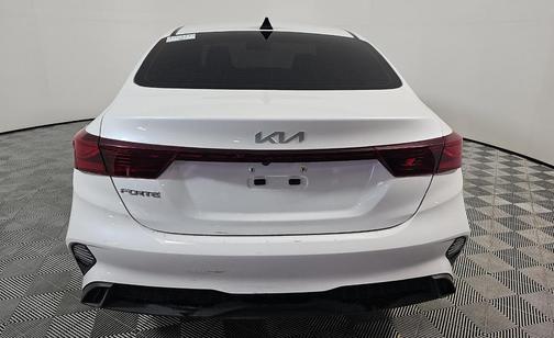 Snow White Pearl 2024 Kia Forte LXS