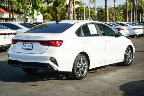 Snow White Pearl 2024 Kia Forte LXS