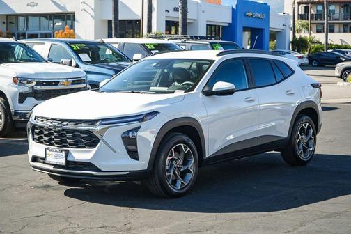 Summit White 2026 Chevrolet Trax LT
