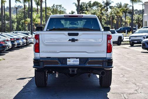 Summit White 2026 Chevrolet Silverado 2500 Custom