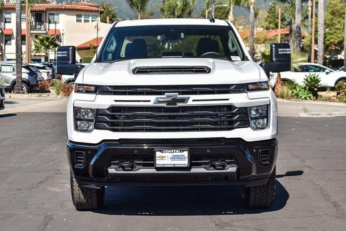 Summit White 2026 Chevrolet Silverado 2500 Custom