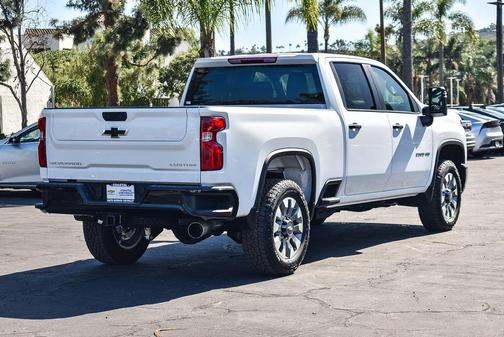 Summit White 2026 Chevrolet Silverado 2500 Custom