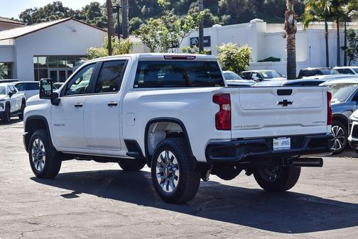 Summit White 2026 Chevrolet Silverado 2500 Custom