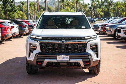 Polar White Tricoat 2027 Chevrolet Traverse AWD Z71