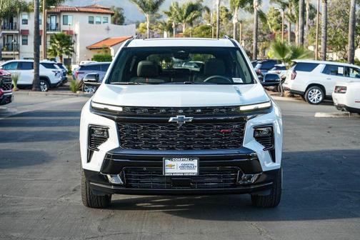 Polar White Tricoat 2026 Chevrolet Traverse RS