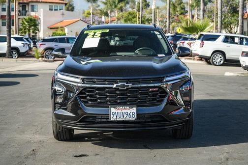 Mosaic Black Metallic 2025 Chevrolet Trax FWD 2RS