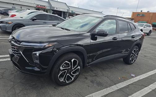 Mosaic Black Metallic 2025 Chevrolet Trax FWD 2RS