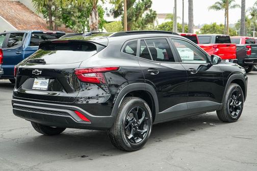 Mosaic Black Metallic 2026 Chevrolet Trax LT