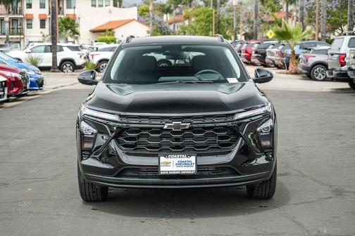Mosaic Black Metallic 2026 Chevrolet Trax LT