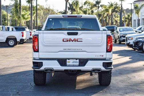 2025 GMC Sierra 1500 AT4