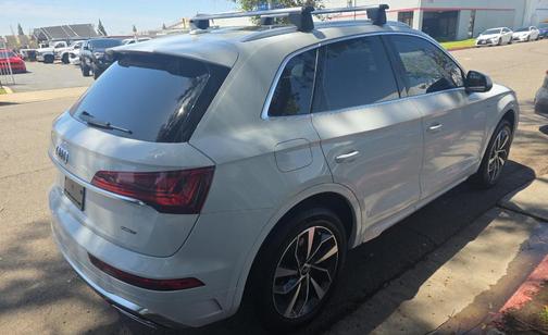 Glacier White Metallic 2023 Audi Q5 45 S line Premium