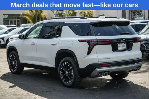 Summit White 2026 Chevrolet Traverse LT