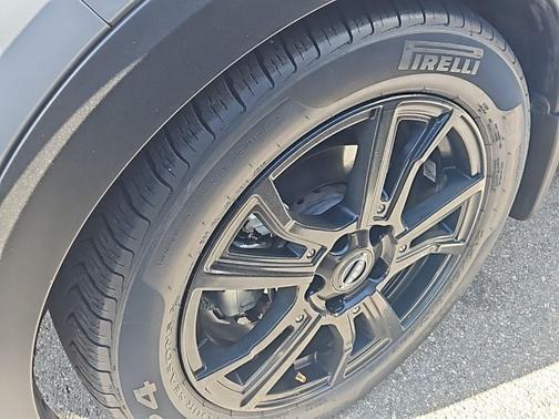 2022 Nissan Kicks SR