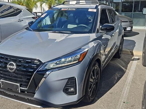 2022 Nissan Kicks SR