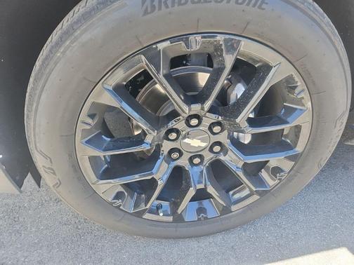 Summit White 2023 Chevrolet Suburban LT