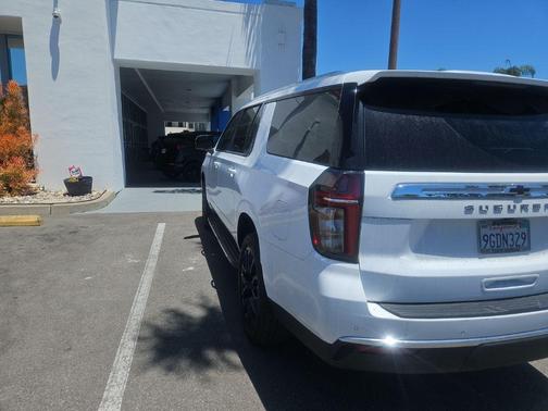 Summit White 2023 Chevrolet Suburban LT