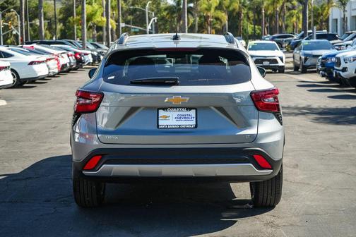 Sterling Gray Metallic 2026 Chevrolet Trax LT
