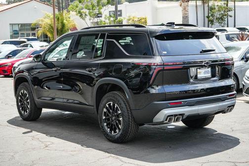Mosaic Black Metallic 2026 Chevrolet Traverse AWD Z71