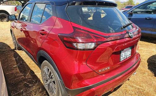 Scarlet Ember Tintcoat/Super Black 2024 Nissan Kicks SV