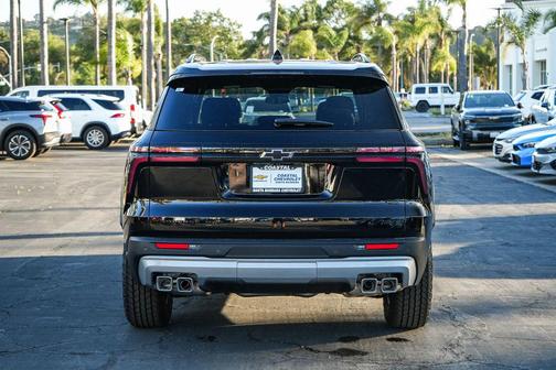 Mosaic Black Metallic 2026 Chevrolet Traverse AWD Z71