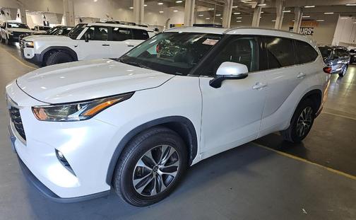 Wind Chill Pearl 2022 Toyota Highlander XLE