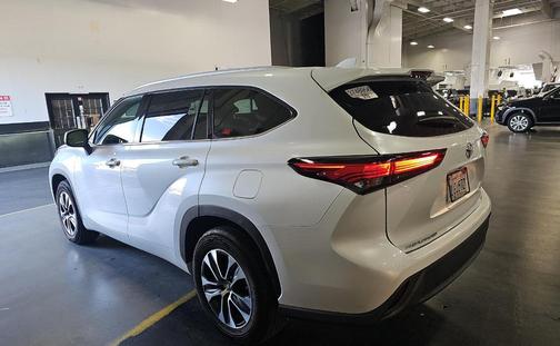 Wind Chill Pearl 2022 Toyota Highlander XLE