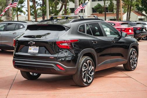 Mosaic Black Metallic 2026 Chevrolet Trax FWD 2RS