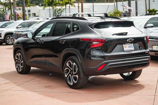 Mosaic Black Metallic 2026 Chevrolet Trax FWD 2RS