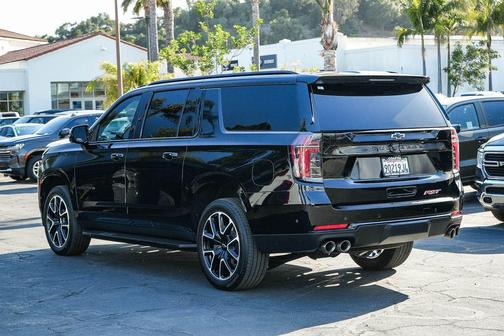Black 2025 Chevrolet Suburban RST