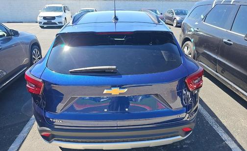 Blue Glow Metallic 2024 Chevrolet Trax LT